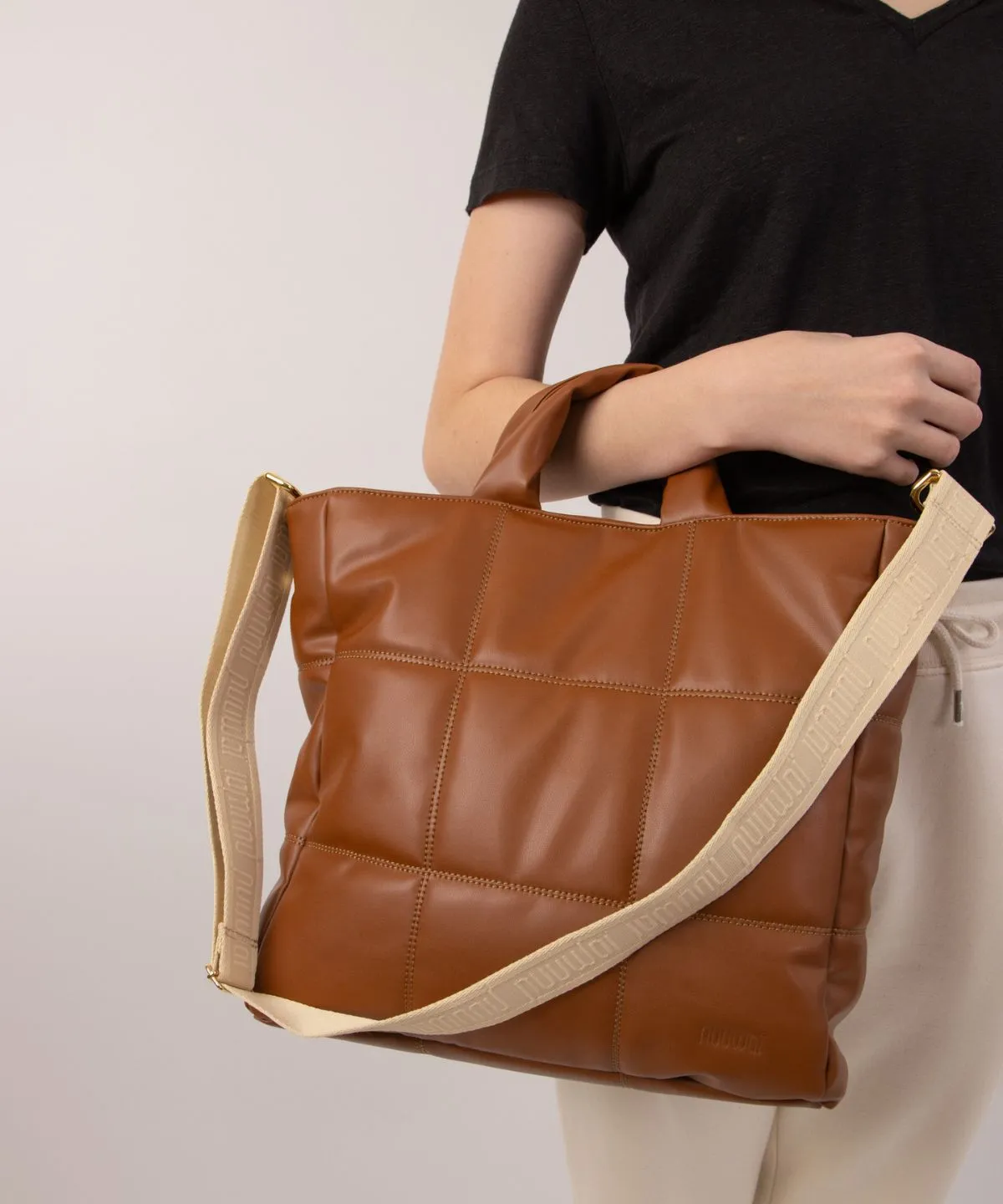 nuuwaï - Vegan Quilted Handbag - LINN caramel brown